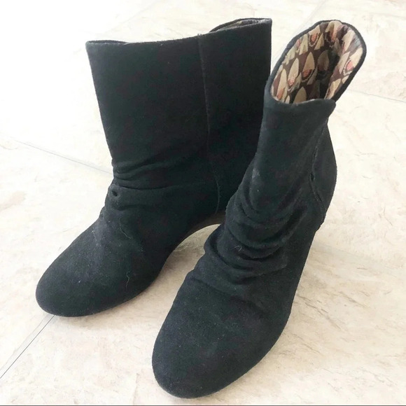 Anthropologie Seychelles Black Suede Ankle Booties Boots Size 6.5 - Picture 1 of 5